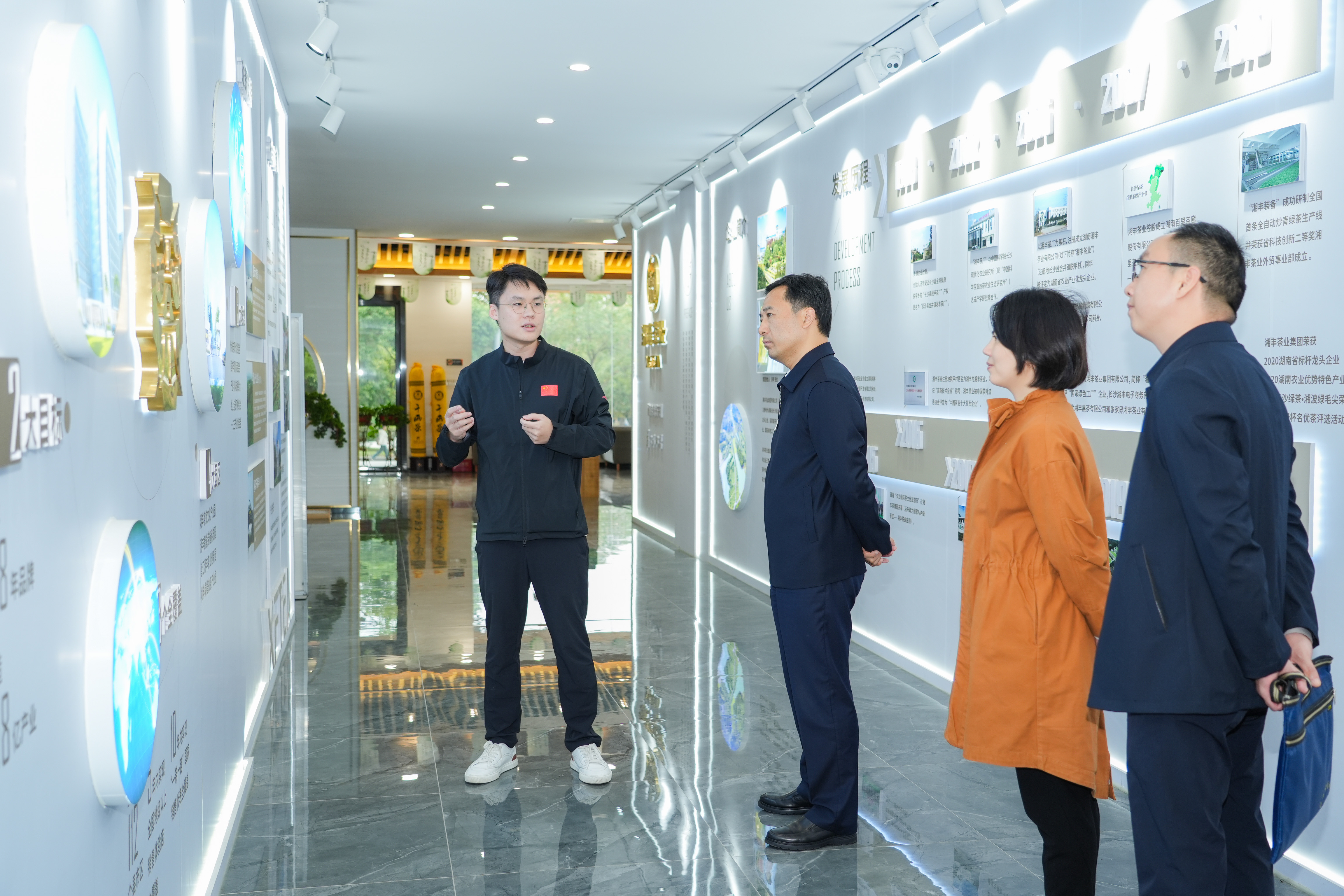 楊光華走訪慰問知名民主人士——湘豐茶業集團董事長湯程霖 楊光華走訪慰問知名民主人士——湘豐茶業集團董事長湯程霖